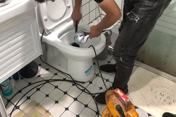 惠城马桶堵塞自己疏通还是找师傅?专业上门服务让你省时更省心