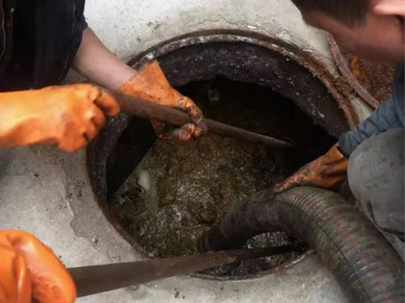 惠城清理化粪池时如何避免沼气的危害?